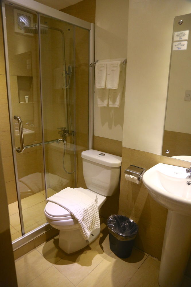 Fersal Hotel Makati Avenue Makati City Exterior photo
